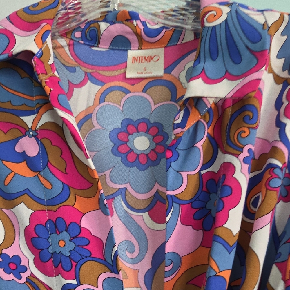 INTEMPO Floral Retro open dress with attached belt in Pink, Blue & Brown